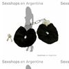 Esposas con peluche de color negro